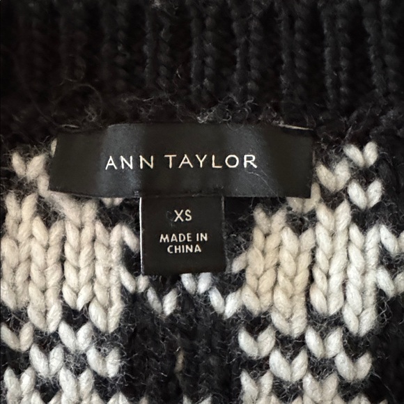 Ann Taylor Black and White Checkered Sweater - Picture 2 of 6